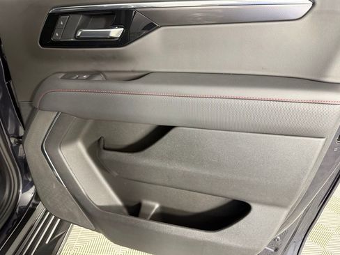 Used 2025 Chevrolet Suburban RST image 33