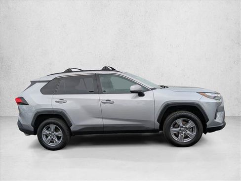 Used 2022 Toyota RAV4 XLE w/ Convenience Package FWD image 4