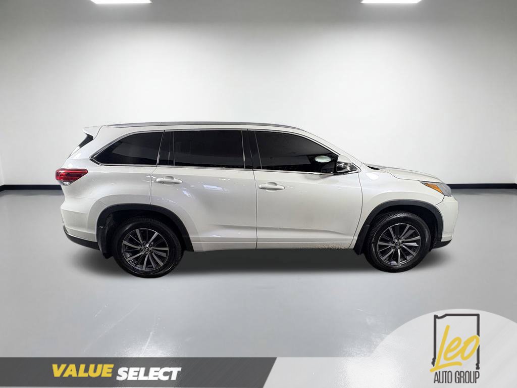 Used 2018 Toyota Highlander XLE AWD/4WD image 6