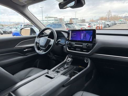 Used 2025 Toyota Grand Highlander XLE image 15