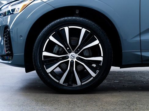 Used 2023 Volvo XC60 B5 Plus image 7