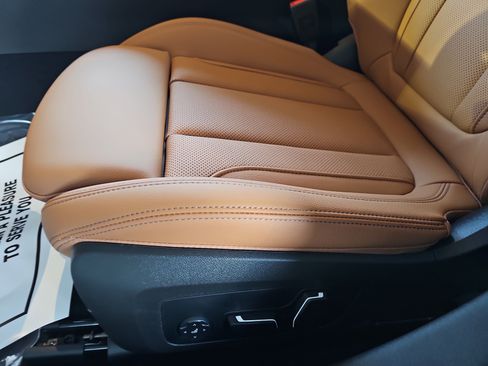 New 2026 BMW 330i Sedan w/ M Sport Package image 30