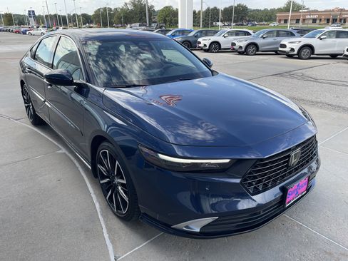 Used 2024 Honda Accord Touring image 4