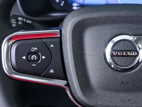 Used 2023 Volvo XC40 B5 Plus w/ Climate Package AWD/4WD image 10