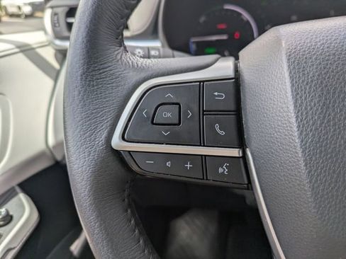 Used 2025 Toyota Sienna XLE FWD image 28