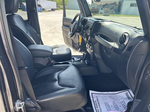Used 2016 Jeep Wrangler Unlimited Sport w/ Quick Order Package 24S AWD/4WD image 12