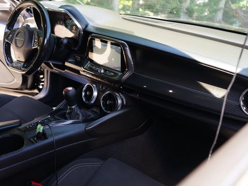 Used 2018 Chevrolet Camaro SS RWD image 15
