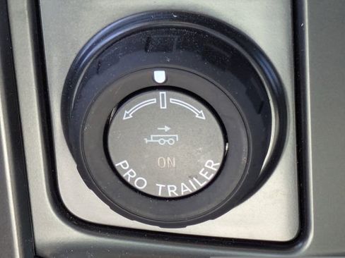 Used 2025 Ford F150 Lariat w/ Equipment Group 501A Mid image 32