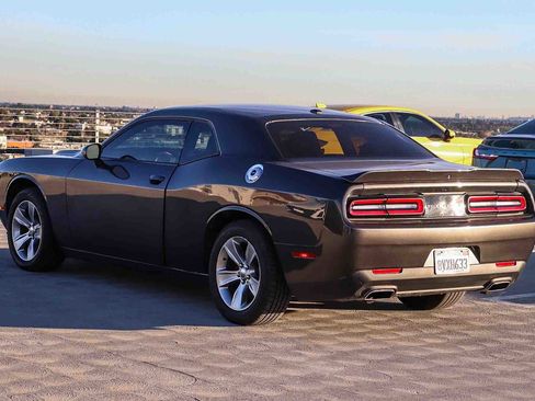 Used 2021 Dodge Challenger SXT image 6