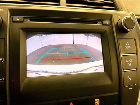 Used 2016 Toyota Camry LE image 21