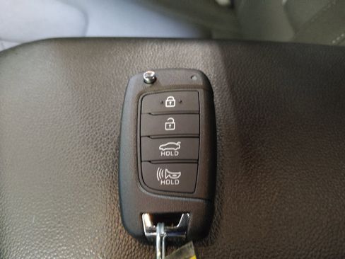 Used 2025 Hyundai Elantra SE FWD image 32