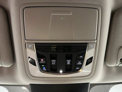 Used 2024 Acura MDX SH-AWD w/ Technology Package image 9