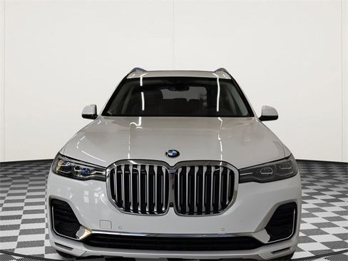 Used 2021 BMW X7 xDrive40i w/ Parking Assistance Package image 3
