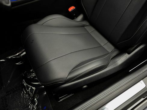 Used 2025 Mercedes-Benz CLE 450 4MATIC Cabriolet w/ Night Package image 34