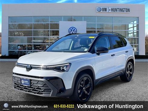 Certified 2025 Volkswagen Taos SE w/ Taos Adventure Package (SXB) image 2