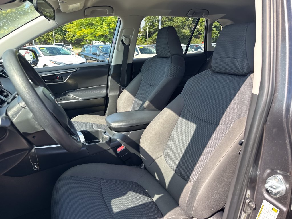 Used 2024 Toyota RAV4 LE AWD/4WD image 15