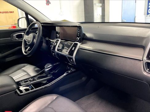 Used 2023 Kia Sorento SX AWD/4WD image 14