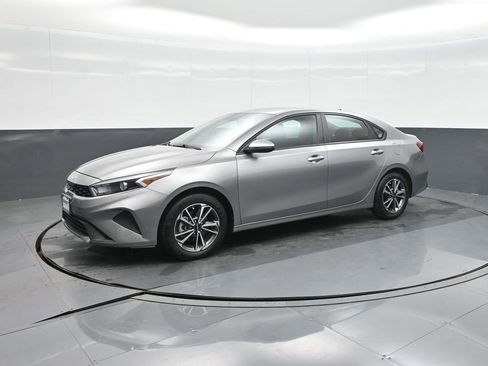 Used 2023 Kia Forte LXS w/ LXS Technology Package image 23