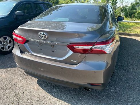 Used 2018 Toyota Camry XLE FWD image 8
