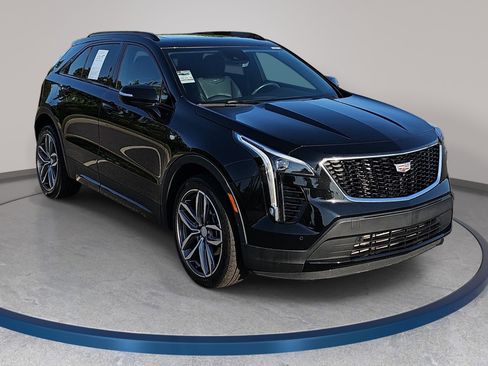 Used 2022 Cadillac XT4 Sport w/ Enhanced Visibility Package FWD image 3