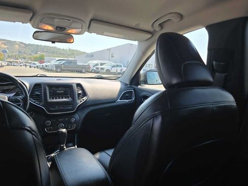 Used 2020 Jeep Cherokee Latitude Plus w/ Cold Weather Group FWD image 13