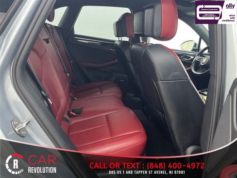 Used 2022 Porsche Macan w/ Premium Package Plus AWD/4WD image 38