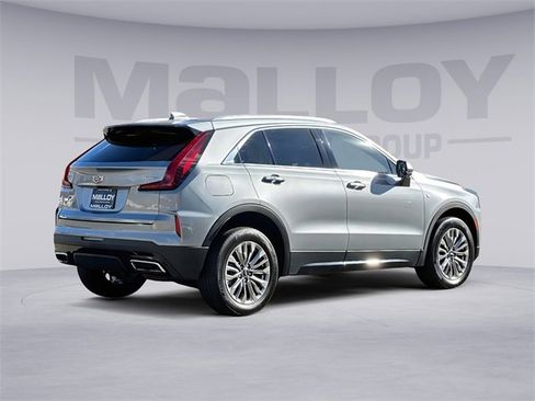 Used 2025 Cadillac XT4 Premium Luxury image 2