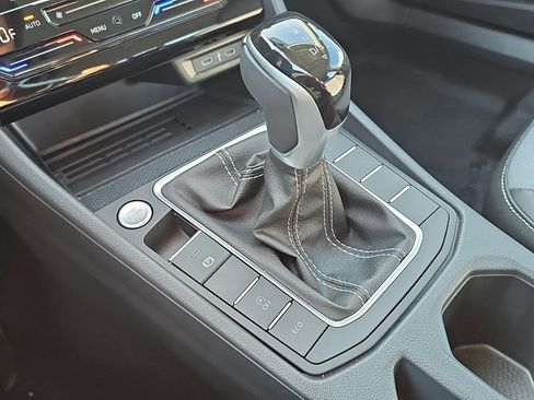 Used 2025 Volkswagen Jetta SE image 19