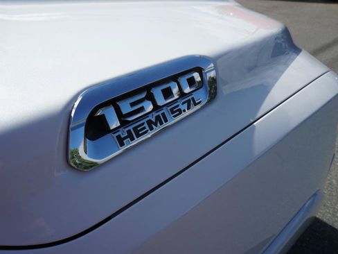 Used 2019 RAM 1500 Laramie AWD/4WD image 3