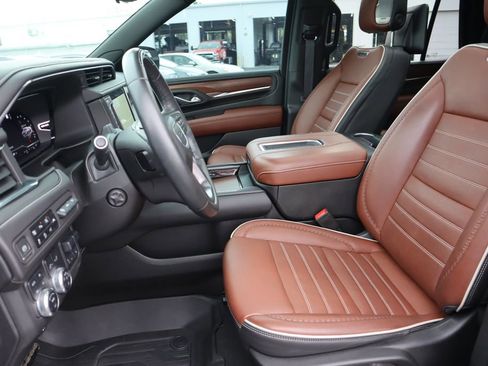 Certified 2023 GMC Yukon Denali Ultimate w/ LPO, Floor Liner Package AWD/4WD image 24