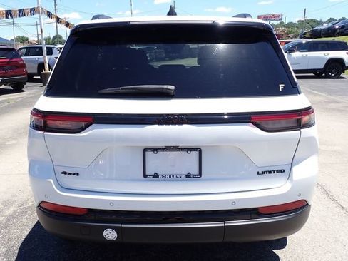 Used 2023 Jeep Grand Cherokee Limited w/ Black Appearance Package AWD/4WD image 4