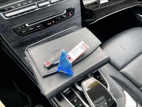 Used 2017 Mercedes-Benz GLC 300 4MATIC image 26