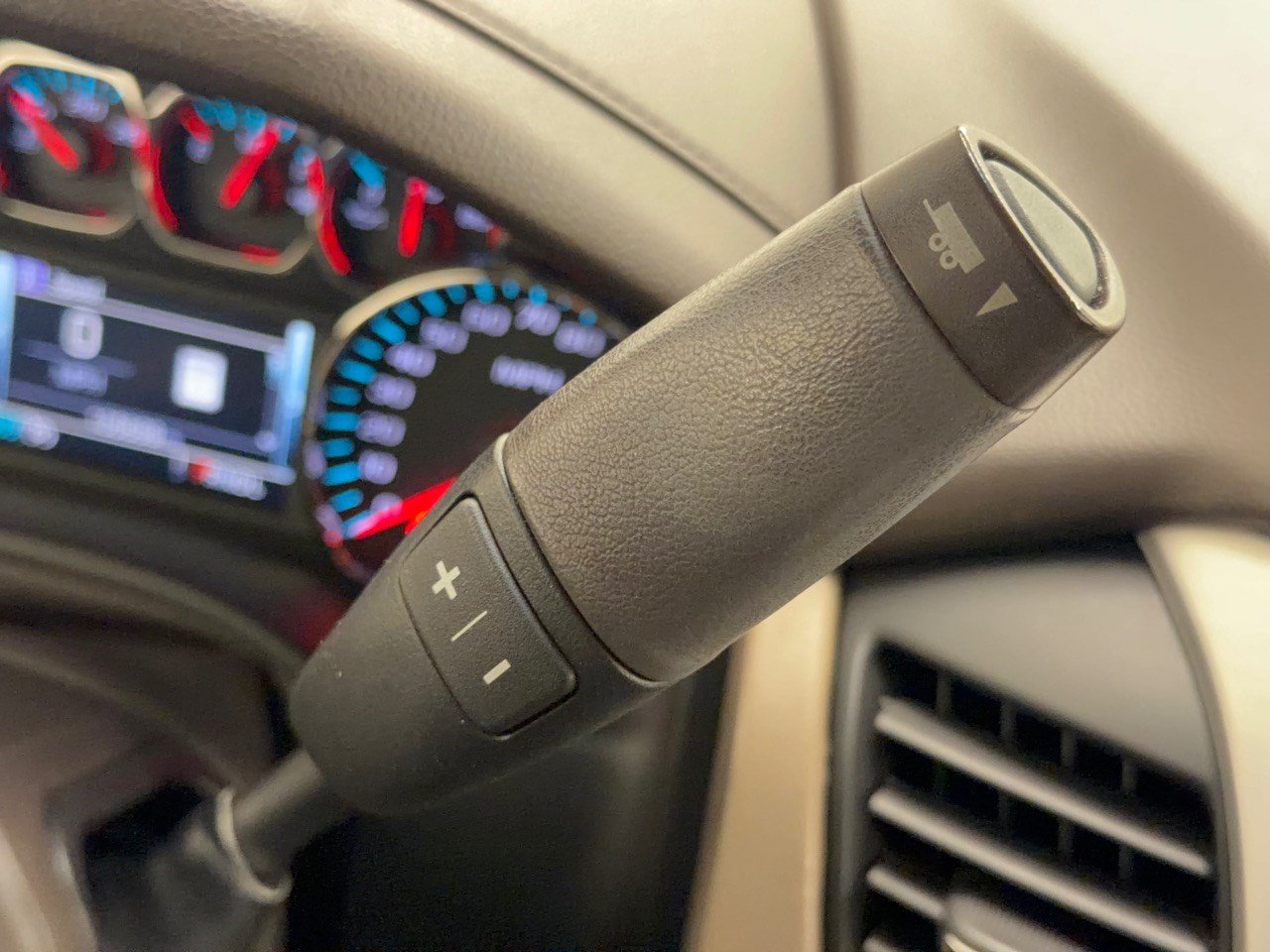 Used 2018 GMC Yukon SLT w/ Open Road Package RWD image 21