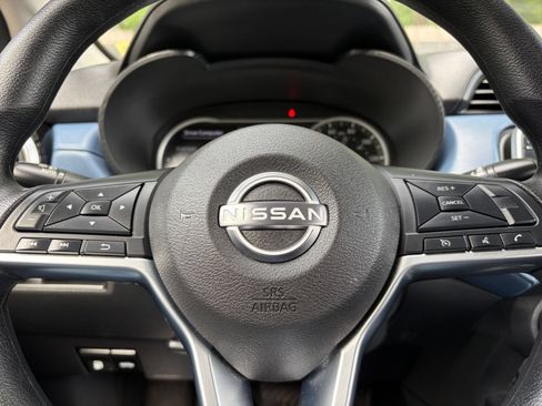 Used 2025 Nissan Versa SV FWD image 25