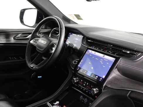 Used 2023 Jeep Grand Cherokee Overland w/ Advanced Protech Group III image 17