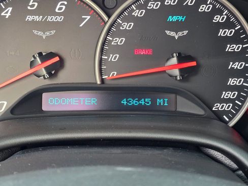 Used 2011 Chevrolet Corvette Grand Sport w/ Preferred Equipment Group image 27