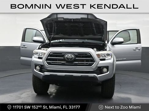 Used 2019 Toyota Tacoma SR5 w/ SR5 Appearance Package (SM) image 34