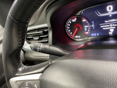 Used 2020 GMC Acadia SLT w/ Driver Alert Package II image 21