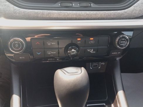 New 2025 Jeep Compass Latitude image 22
