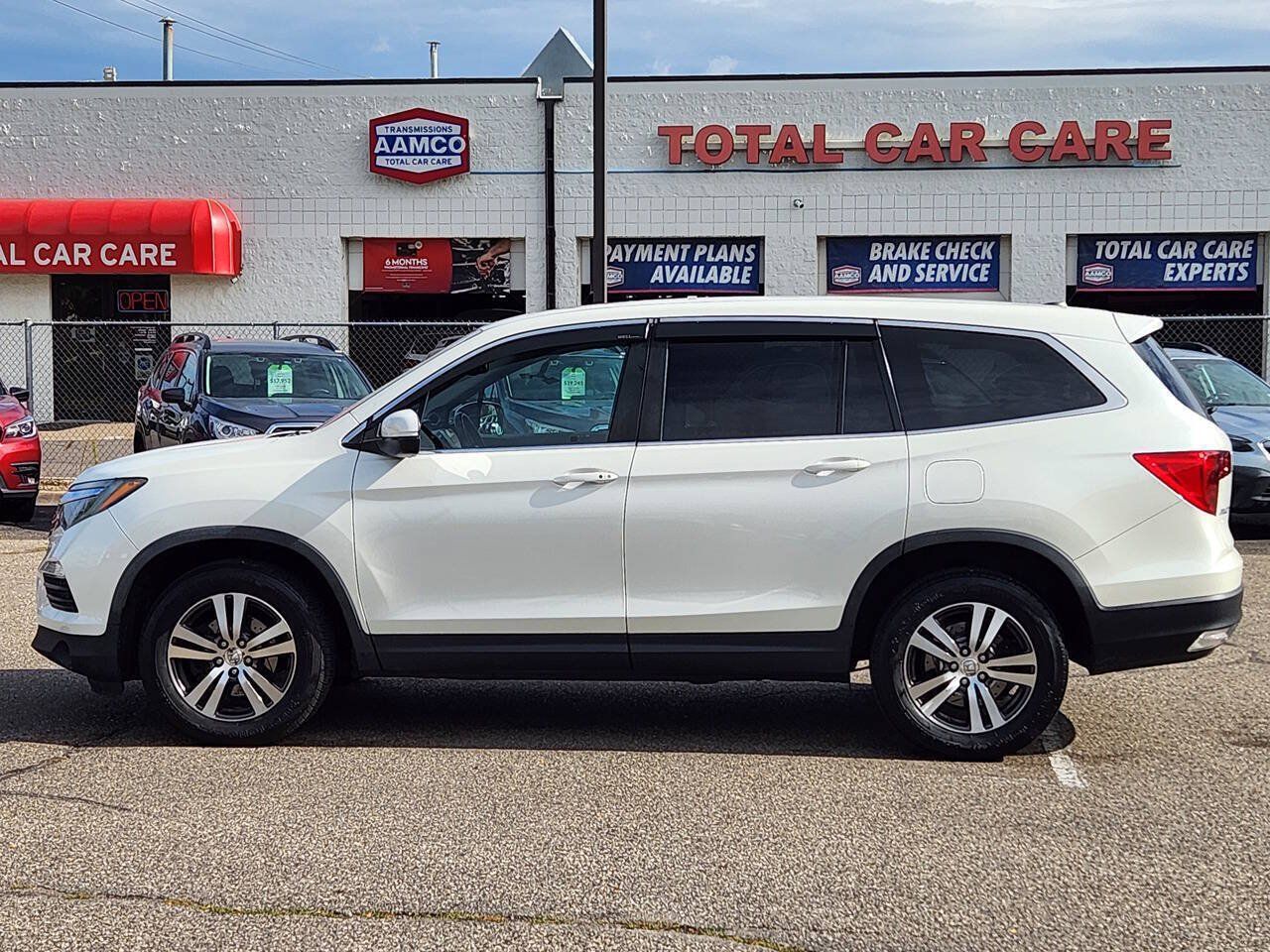 Used 2017 Honda Pilot EX-L image 2