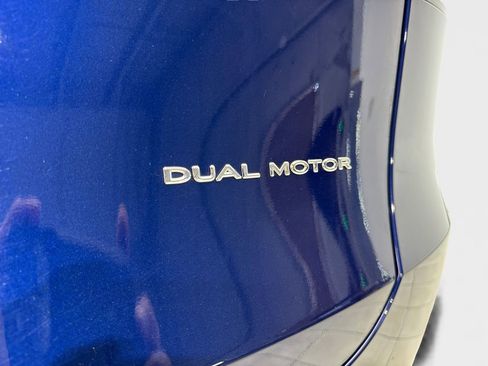 Used 2023 Tesla Model Y Long Range AWD/4WD image 23
