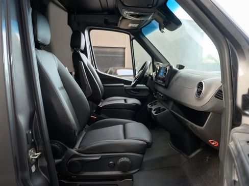 Used 2022 Mercedes-Benz Sprinter 2500 image 28