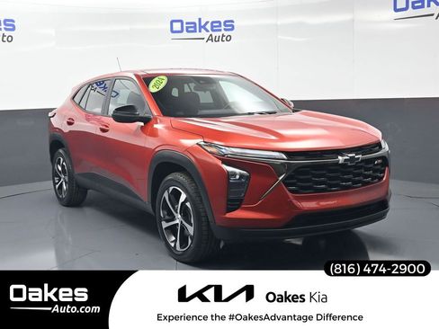 Used 2024 Chevrolet Trax RS w/ Driver Confidence Package FWD image 1