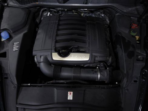 Used 2011 Porsche Cayenne image 24