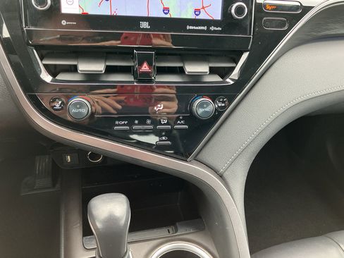 Used 2021 Toyota Camry XLE w/ Navigation Package image 27