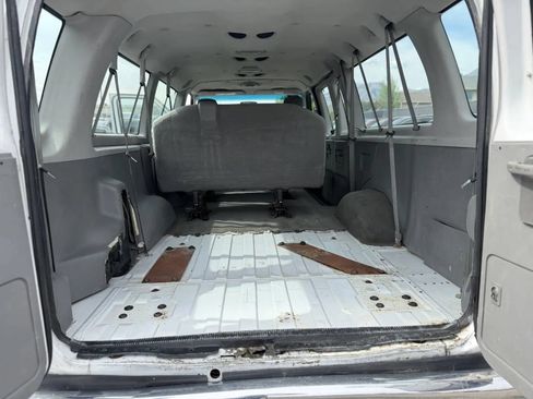 Used 2009 Ford E-350 and Econoline 350 XLT RWD image 15