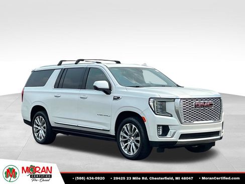 Used 2022 GMC Yukon XL Denali w/ Denali Premium Package AWD/4WD image 7