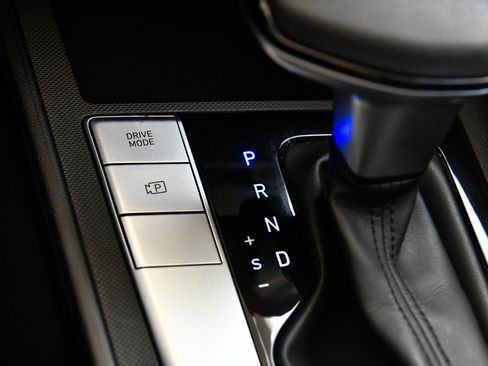 Used 2024 Hyundai Elantra SEL image 27