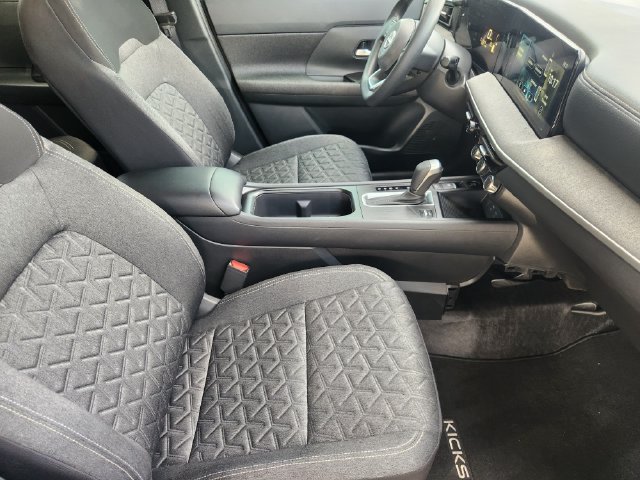 Used 2025 Nissan Kicks SV FWD image 14