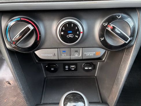 Used 2021 Hyundai Kona SE FWD image 30